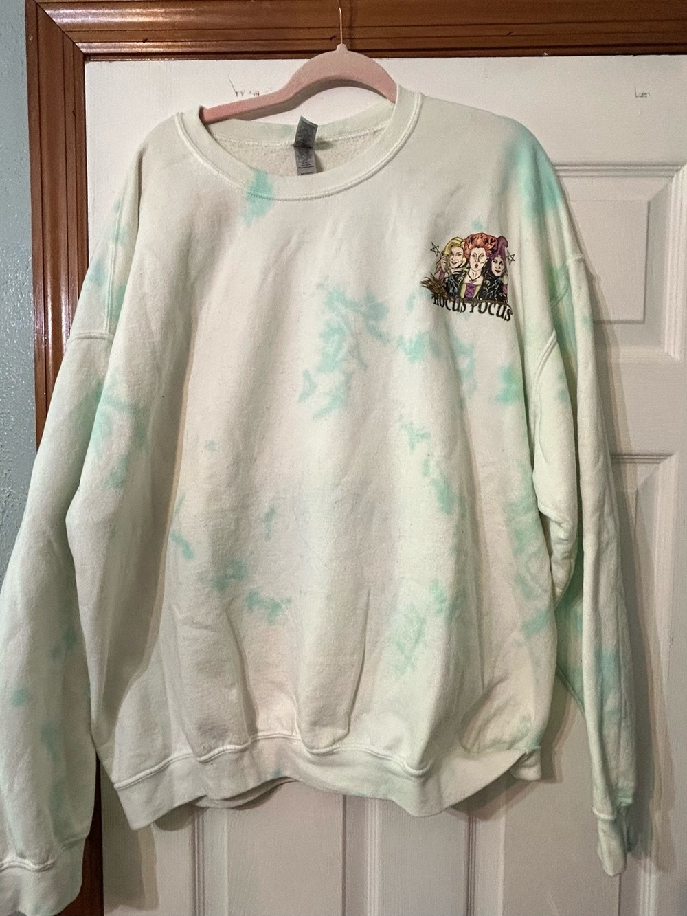 Gildan Cream & Mint Tie-Dye Hocus Pocus Crewneck Sweatshirt